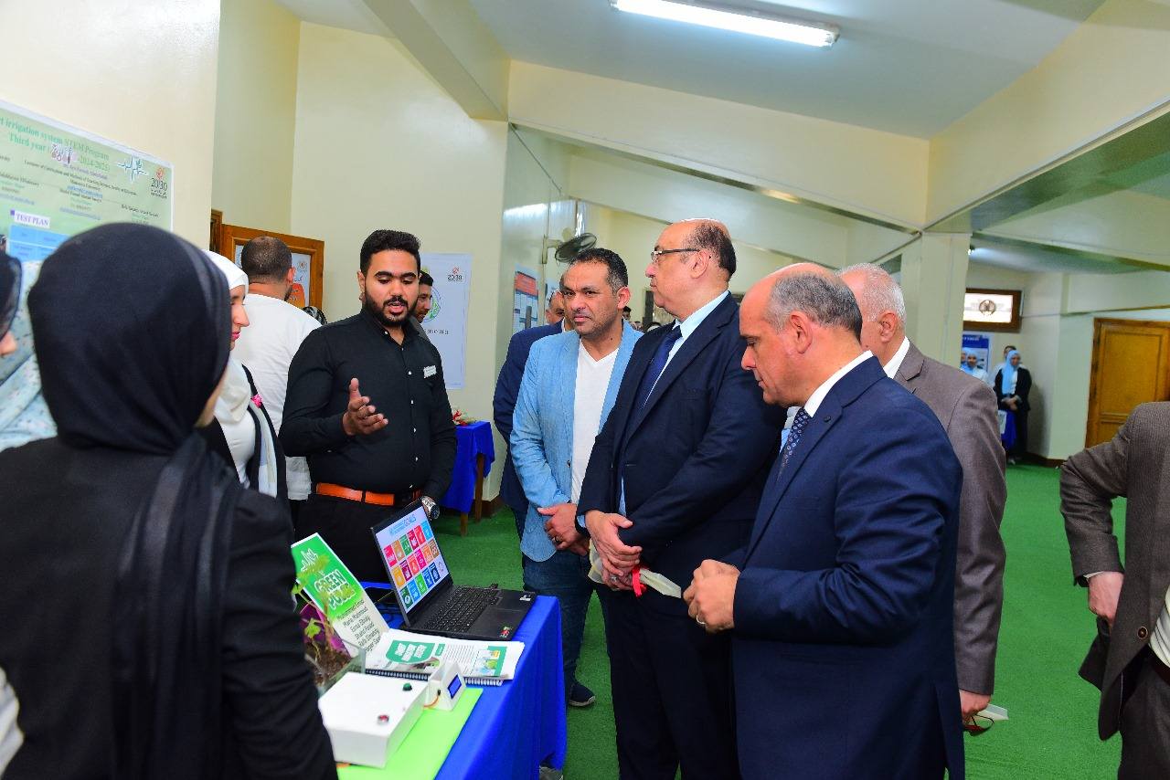 معرض مشروعات طلاب برامج STEM بكلية التربية